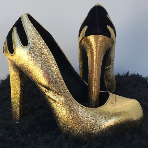 SALE! 
Vintage Style Pumps - Picture 2 of 5